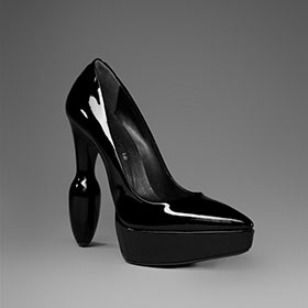 Atsuko Kudo Latex Handmade Italian Point Pump in Black Patent Leather